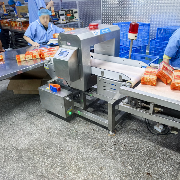 连新食品金属检测机——沙琪玛使用现场案例