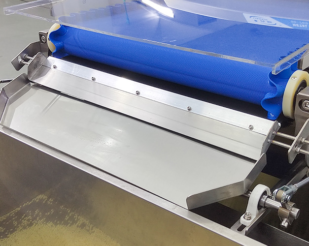 DLM-510-5508翻板剔除香熏料金检机 带收集箱 蓝色花纹皮带1.jpg