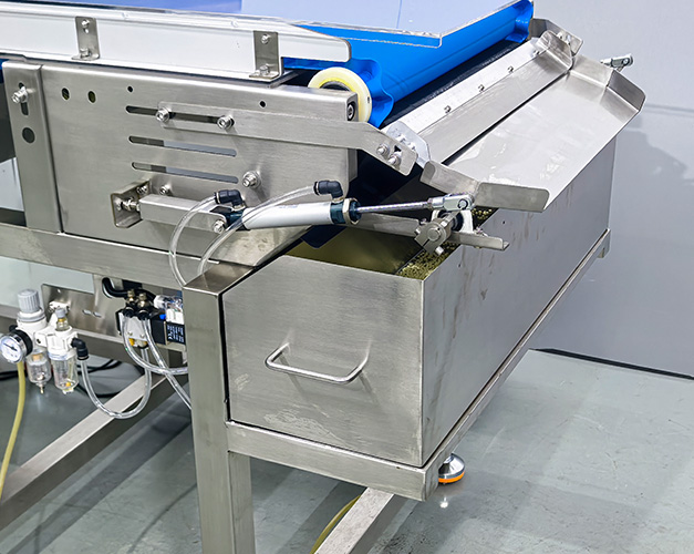 DLM-510-5508翻板剔除香熏料金检机 带收集箱 蓝色花纹皮带9.jpg