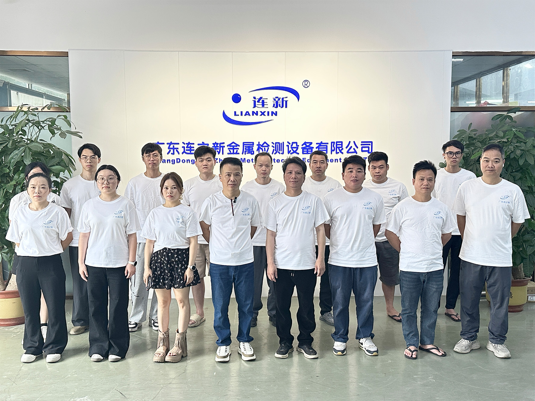 公司团队.jpg